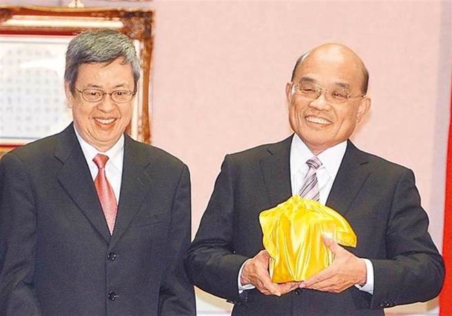 黄扬明指出，苏贞昌(右)对总统很强势，陈建仁(左)组阁则会变成蔡英文的人头。（中时资料照／王德为摄）