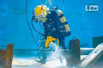 水下作業大隊訓練精 怒海潛將展戰力