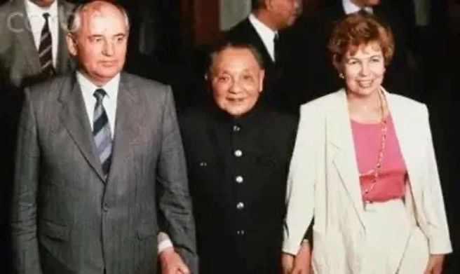戈尔巴乔夫访华期间受到邓小平的接见。（图／海外看世界提供）