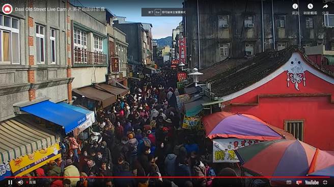 大溪老街小城风情连6日天天揽客逾16万，採买年货及伴手礼的人潮不断。(翻摄自桃园观光景区舒适度灯号／蔡依珍桃园传真)