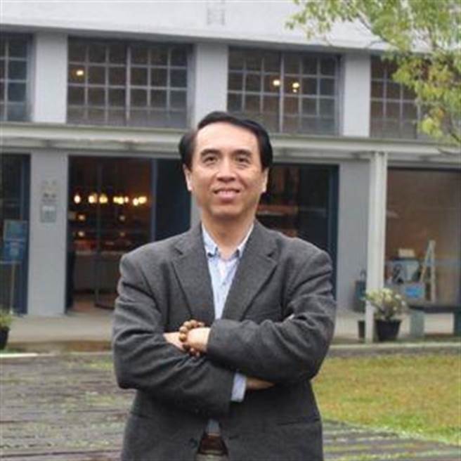 前副总统陈建仁将接行政院长，国民党智库召集人陈学圣今说，外界认为陈建仁是过渡、看守内阁，蔡总统任命陈建仁代表已弃守、完全跛脚，接受副总统赖清德定于一尊事实，但自己认为蔡还没放弃陈建仁接棒念头，「不要小看陈建仁」。（截自陈学圣脸书）