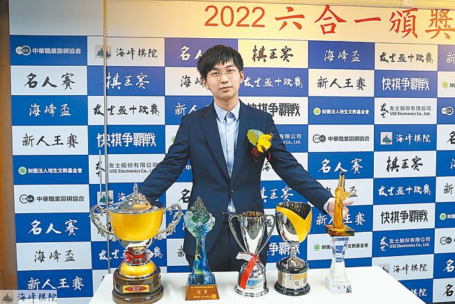 九段棋士许皓鋐，去年包办国内八项赛事冠军，不仅成为台湾棋坛第一人，更树立起一道后人难以超越的高墙。（海峰棋院提供）