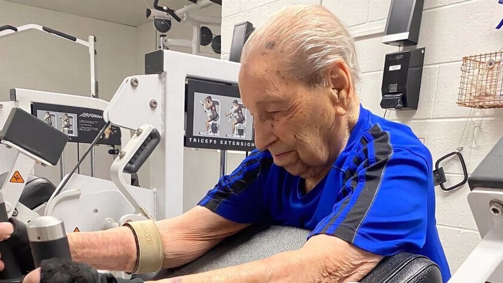 百岁老人萨维诺，在80岁工作退休以后，就几乎每天都到健身房报到。图/YMCA(photo:ChinaTimes)
