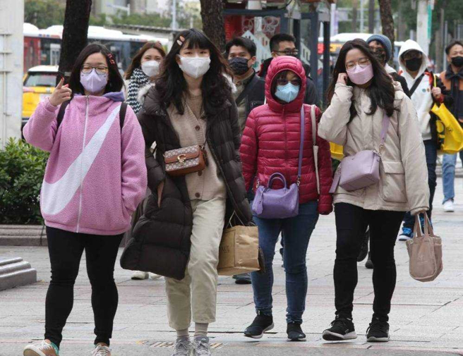 寒流今抵達，全台低溫伴強風，務必注意保暖。（陳君瑋攝）