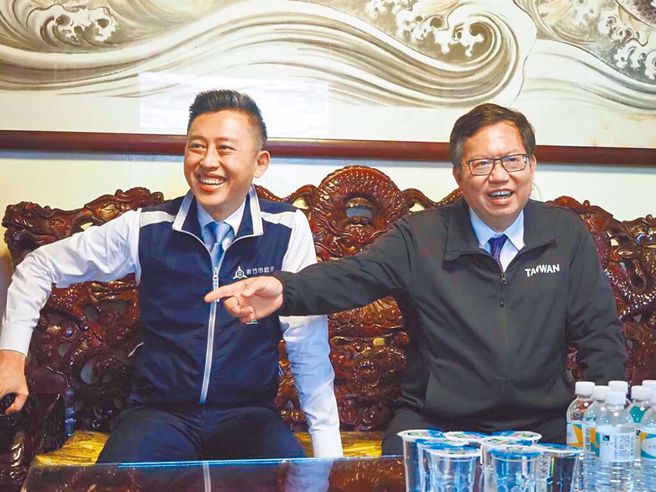 前新竹市長林智堅（左）、前桃園市長鄭文燦（右）。（資料照片）