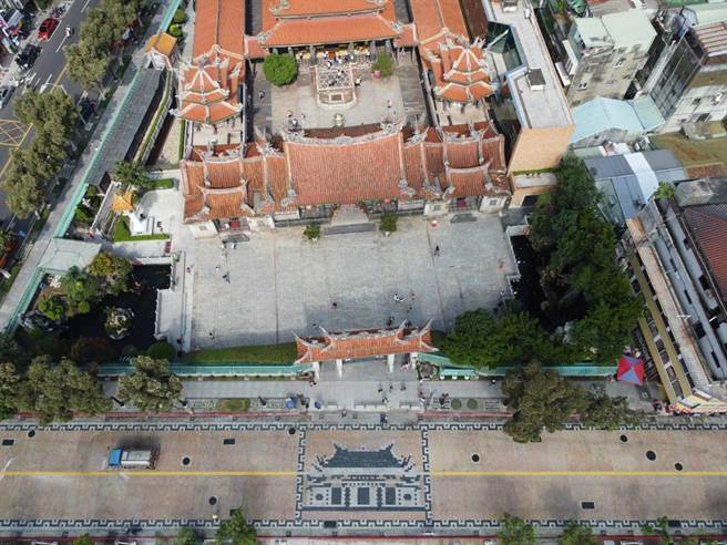 台北市萬華區廣州街（西園路至康定路）進行鋪面及溝蓋更新，由台北市新工處規畫辦理。（台北市新工處提供／李奇叡台北傳真）