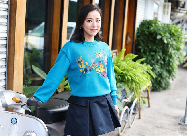 丁噹天生擁有好歌喉，私下也很注重養生，身材姣好。（陳俊吉攝）