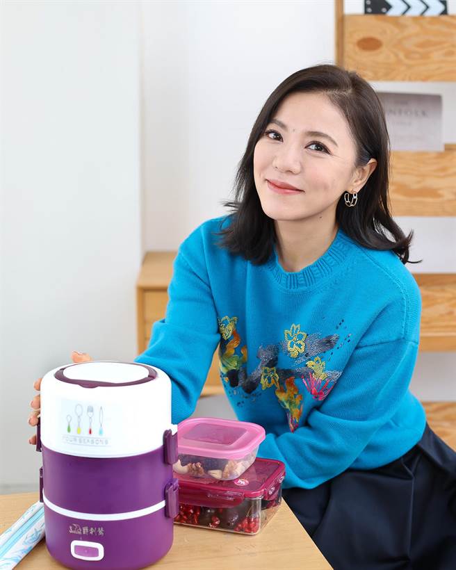 丁噹到劇團排練時，都會自帶便當，控制飲食。（陳俊吉攝）