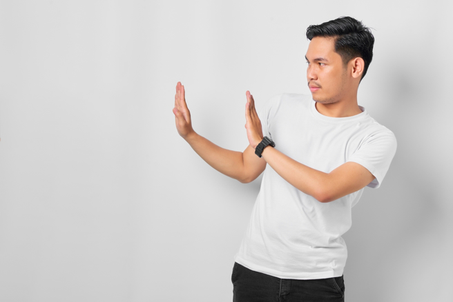 双子座、牡羊座、射手座时常容易关心过度，甚至会打破砂锅问到底。（示意图／Shutterstock）