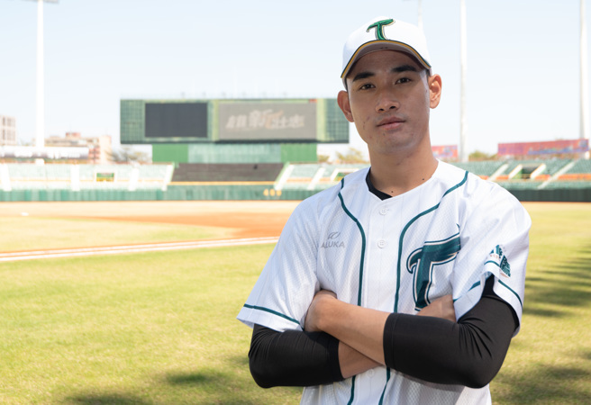 张喜凯改披台钢雄鹰47号球衣。（台钢雄鹰提供）