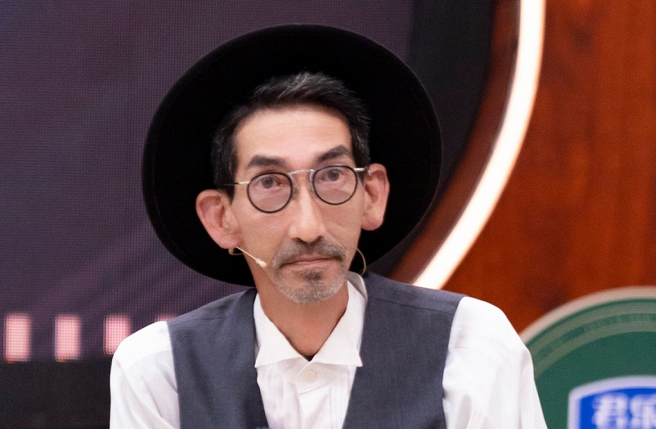 香港演员车保罗63岁才爆红。（图／无限超越班微博）