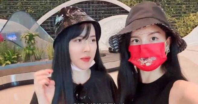 BY2妈妈事前完全不知道女儿们要回来。（图／翻摄自by2girl 微博，下同）