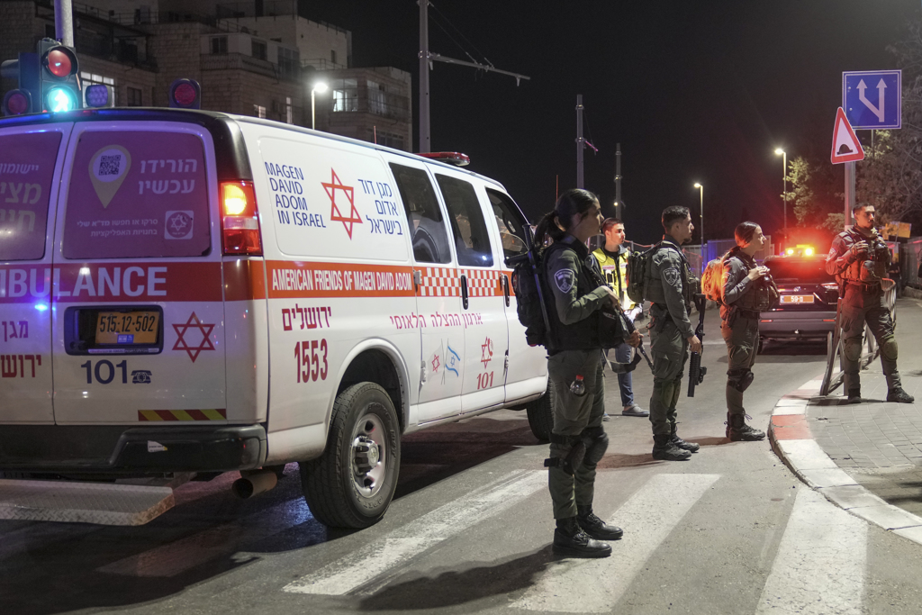 一名巴勒斯坦枪手今天在耶路撒冷郊区一座犹太教堂外开枪造成7死3伤。（图／美联社）(photo:ChinaTimes)