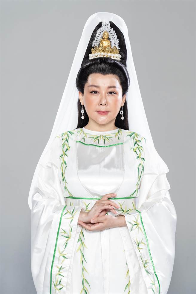 蓝心湄客串《牛车来去》饰演送子观音。（公视、禾丰制作提供）