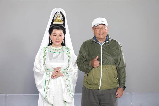 李岳峰导演邀请蓝心湄客串《牛车来去》饰演送子观音。（公视、禾丰制作提供）