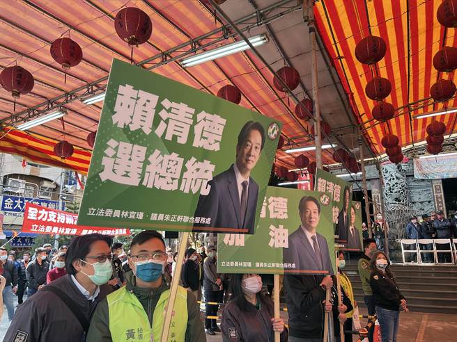 立委林宜瑾及市议员朱正轩联合服务处制作「赖清德选总统」海报，力挺赖竞逐大位。（洪荣志摄）