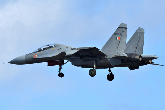印度空軍1架蘇愷（Sukhoi）Su-30戰機及1架幻象2000（Mirage-2000）28日在訓練中墜毀。上圖為印度空軍蘇愷-30戰機資料照。（資料照／shutterstock）