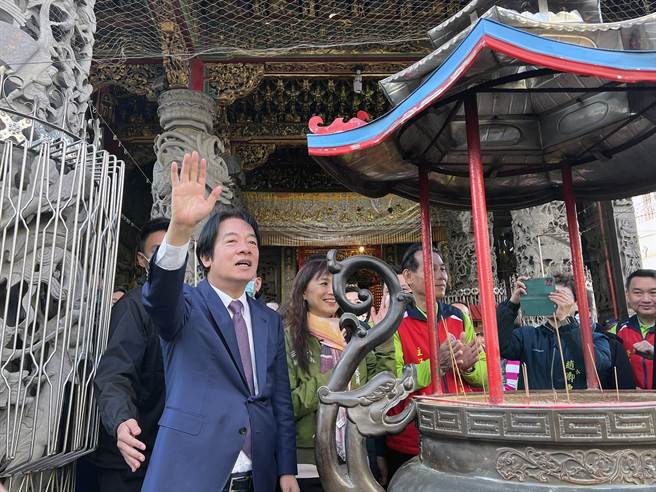 副总统赖清德（左）选上民进党主席后，承诺处理黑金与学伦问题。（资料照／洪荣志摄）