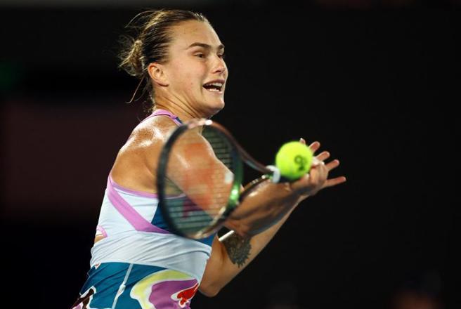 莎芭莲卡拿下第2盘追平盘数。（路透）