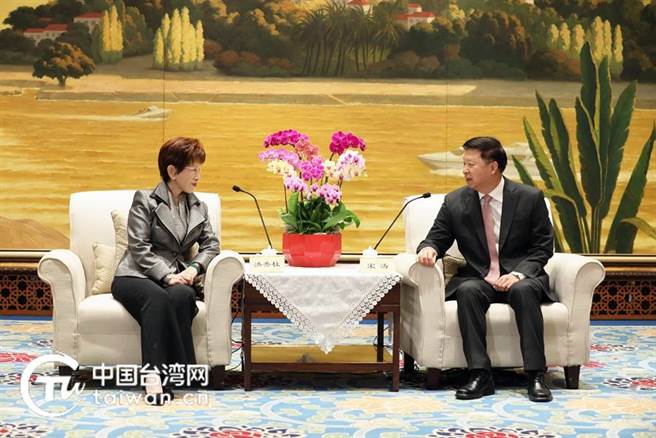 國務院台辦主任宋濤1月28日在廈門會見到訪的國民黨前主席洪秀柱。(取自中國台灣網)