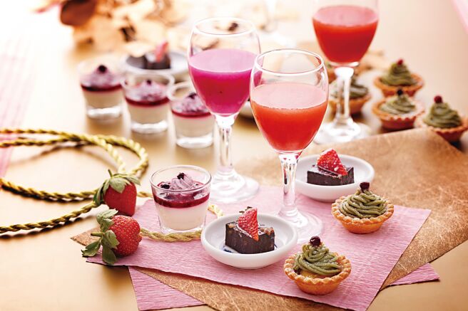 〈欣葉日本料理〉以視覺鮮麗的莓果妝點，推出〈綜合莓果優格〉與〈草莓榛果巧克力〉等。圖／欣葉日本料理