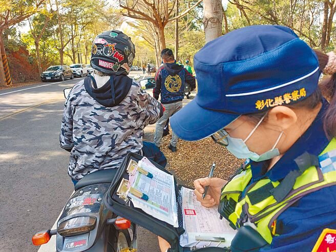 彰化縣警察局從24日起連續3日全縣取締交通違規「同步大執法」，取締違規案件多達4575件。（彰化縣警察局提供／吳敏菁彰化傳真）