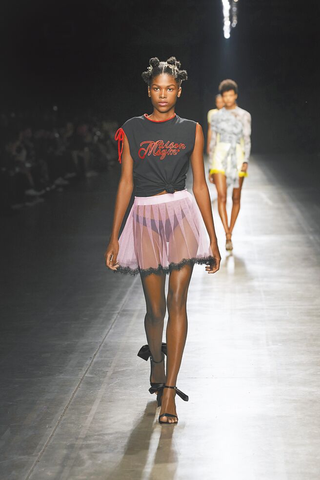 MSGM本季拥有许多透肤造型。（MSGM提供）