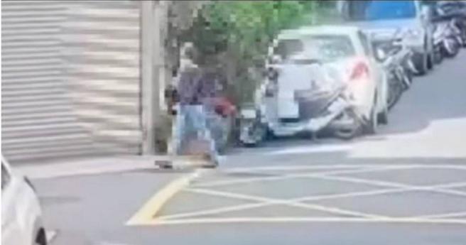 北市士林分局去年逮获一名车手，不过引人注目的是，该名车手的年龄竟高达75岁。（图／翻摄画面）