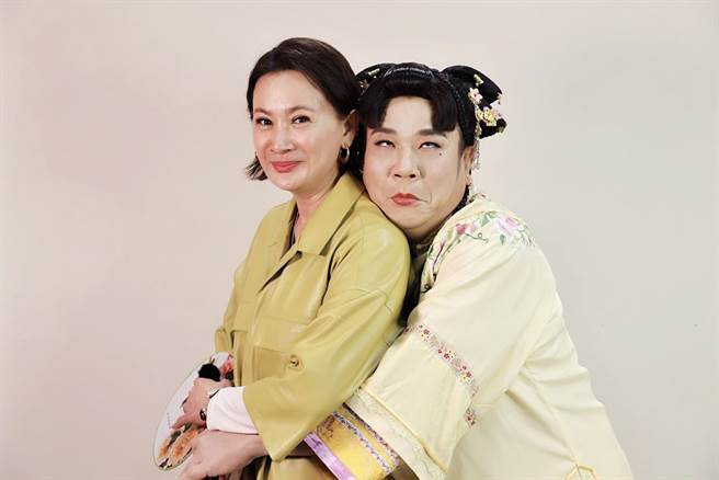 白云反串刘英，对陈亚兰一见锺情。（欣湉国际提供）