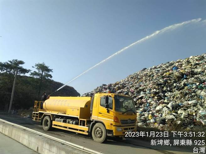 春节连假屏东旅游畅旺，每日收运垃圾超过1100吨。(屏县环保局提供)