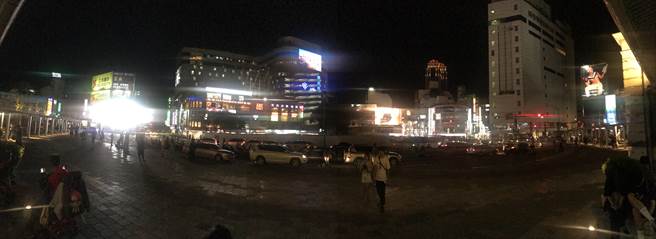 警方提醒用路人，包括新竹火车站前有单纯针对违停的科技执法，且是24小时全天候执行。（陈育贤摄）