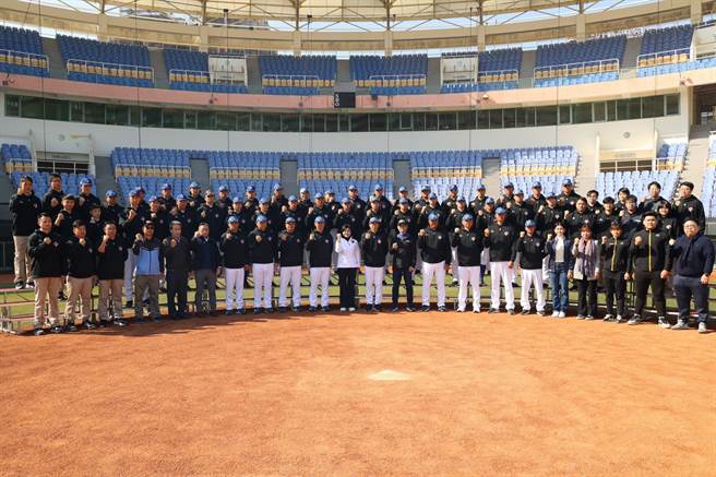 世界棒球经典赛中华队落脚云林县集训，云林县政府提供优质农特产品为选手加油打气。（云林县政府提供／张朝欣云林传真）