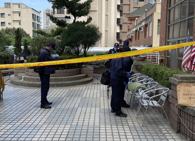 母遭室友杀死，睡楼中楼15岁女儿不知，警进门醒来才知妈没了。(警方提供/林雅惠高雄传真)　