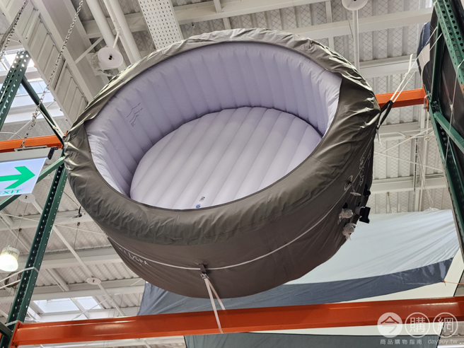 好市多推出新商品「充气式加热按摩池」，要价1.2万元。(翻摄自Costco好市多 商品经验老实说FB)