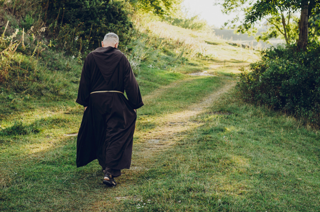 生母消失47年突现身「出家没工作」讨万元扶养费，兄妹傻眼：你是妈妈？（示意图／Shutterstock）