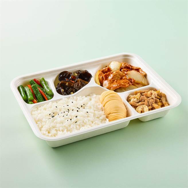 「酱烧活菌猪餐盒」以京酱调味酱汁烧煮台湾活菌猪肉片，配上招牌手工点心萝卜丝酥饼，售价150元。(乐天餐饮提供)