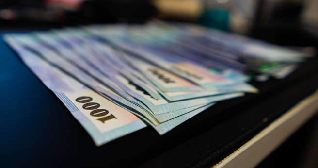 一名网友得知同事分到家产有2500万跟一间房决定离职，让他好奇是不是可以直接退休了。（示意图／shutterstock）