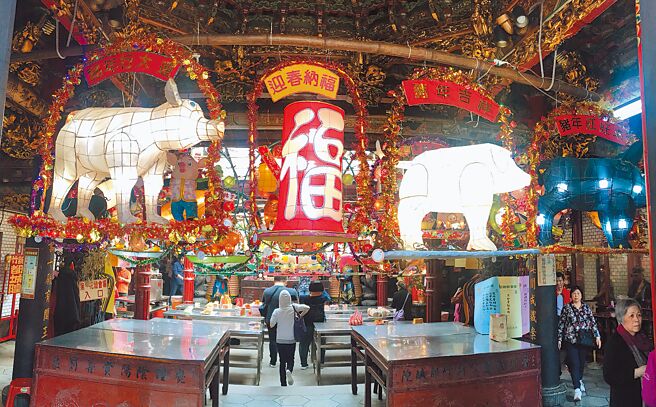 新竹市年后盛事「新竹都城隍庙壬寅年赛花灯庆元宵」灯会活动，将于2月5日元宵节登场。（本报资料照片）