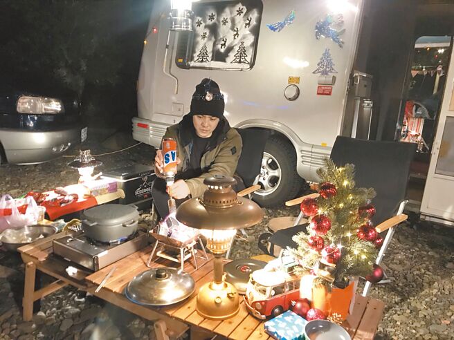 姚元浩的露營裝備不斷升級，現在開露營車四處趴趴走。（好看娛樂提供）
