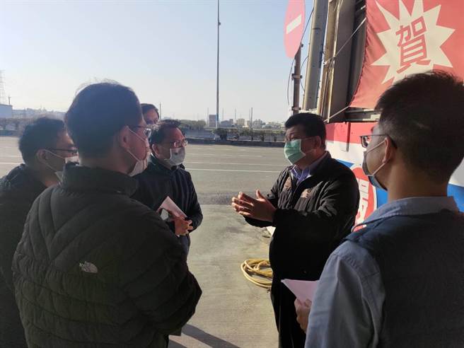 台中市警察局長李文章至清水分局轄內，勘察噪音車輛聚集地點，指示相關勤務執行。(警方提供)