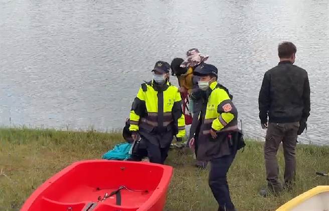 台东活水湖今天发生70多岁男溺毙，警消人员前往处理。（民眾提供）