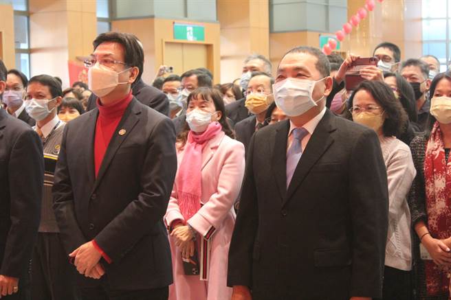 新北市政府在市府大礼堂举办新春团拜，新北市长侯友宜期待市府团队兔年以民为天，以快速敏捷精神，回应民意需求。（陈慰慈摄）
