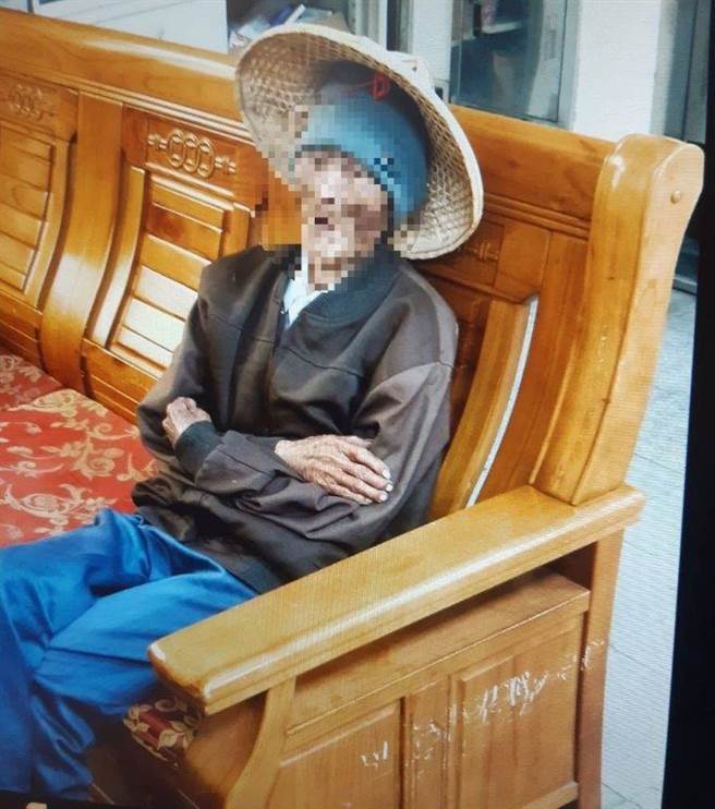 九旬翁骑单车出门，再发现已在31公里外。(警方提供)