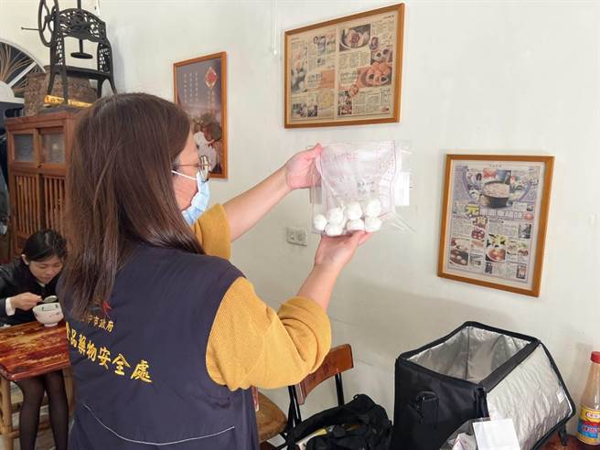 元宵节将至，台中市食品药物安全处近期针对各大贩卖场所抽验114件汤圆与配料等，全数检验合格。（台中市政府提供／潘虹恩台中传真）