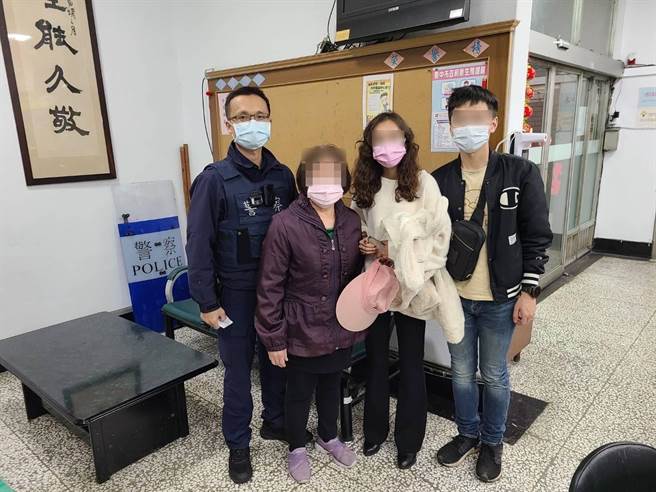高雄75岁陈姓妇人日前趁春节连假北上台中至北区拜访亲戚，饭后独自外出走走竟迷航5小时，幸员警将陈妇带回派出所时巧遇陈妇家属焦急报案，一家人在派出所「团圆」。（中市警二分局提供／潘虹恩台中传真）