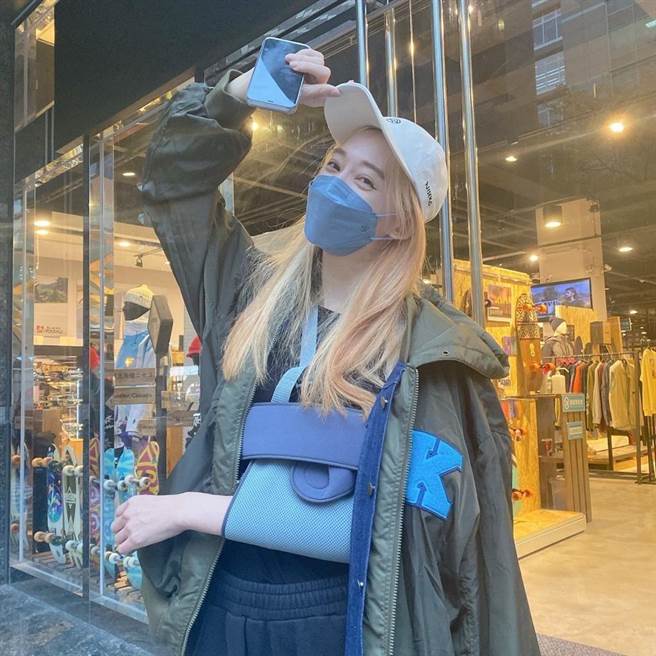 王心恬滑雪惨摔，左手全断。（凯渥提供）