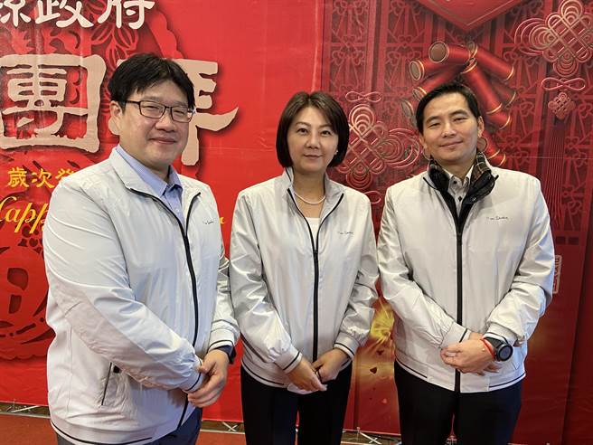 宜兰县政府小内阁3位局处长新人新气象，分别为建设处长潘亮宇（左）、文化局长黄伴书（中）、地政处长李先智（右）。（吴佩蓉摄）