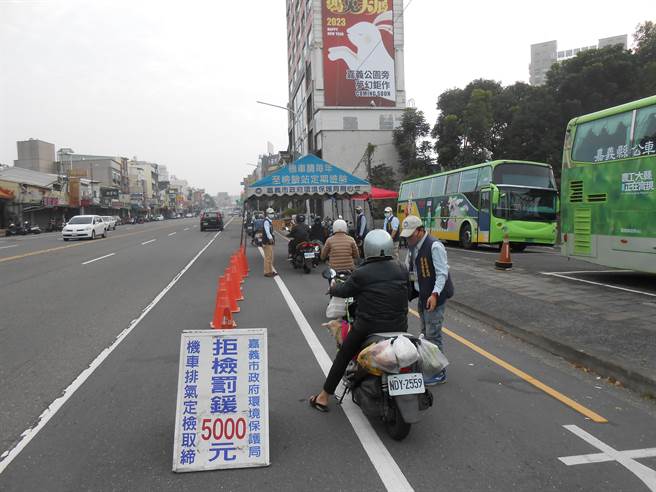 嘉义市环保局移动式车辨系统巡迴36个地点车辨。（嘉义市环保局提供／廖素慧嘉市传真）