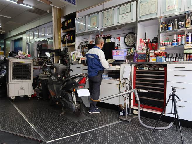 嘉义市环保局认可的机车排气检验站，可检验机车排气。（嘉义市环保局提供／廖素慧嘉市传真）