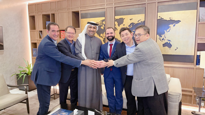 第48届「阿拉伯医疗展（ARAB HEALTH）」30日在阿拉伯联合大公国杜拜开幕，台湾医疗团队，睽违3年再次参展。（台湾观光医疗发展协会提供／潘虹恩台中传真）